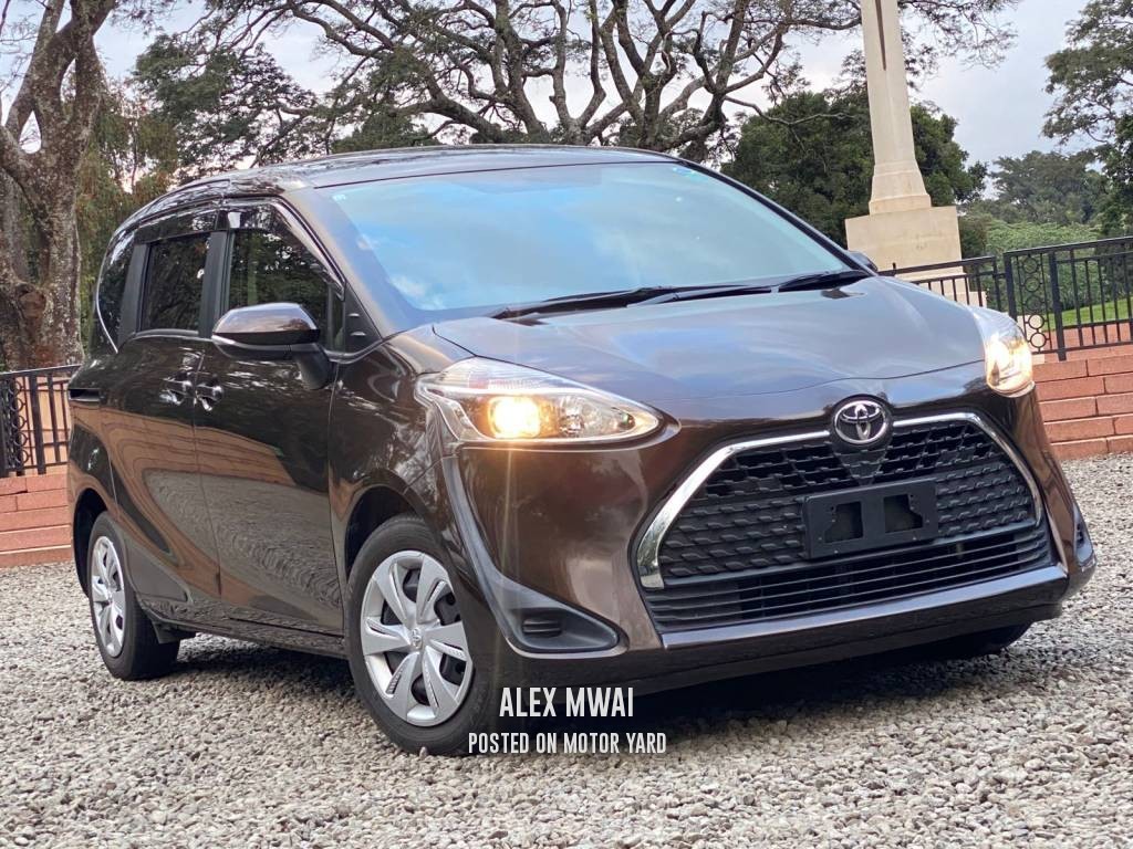 Toyota Sienta 2018 Brown