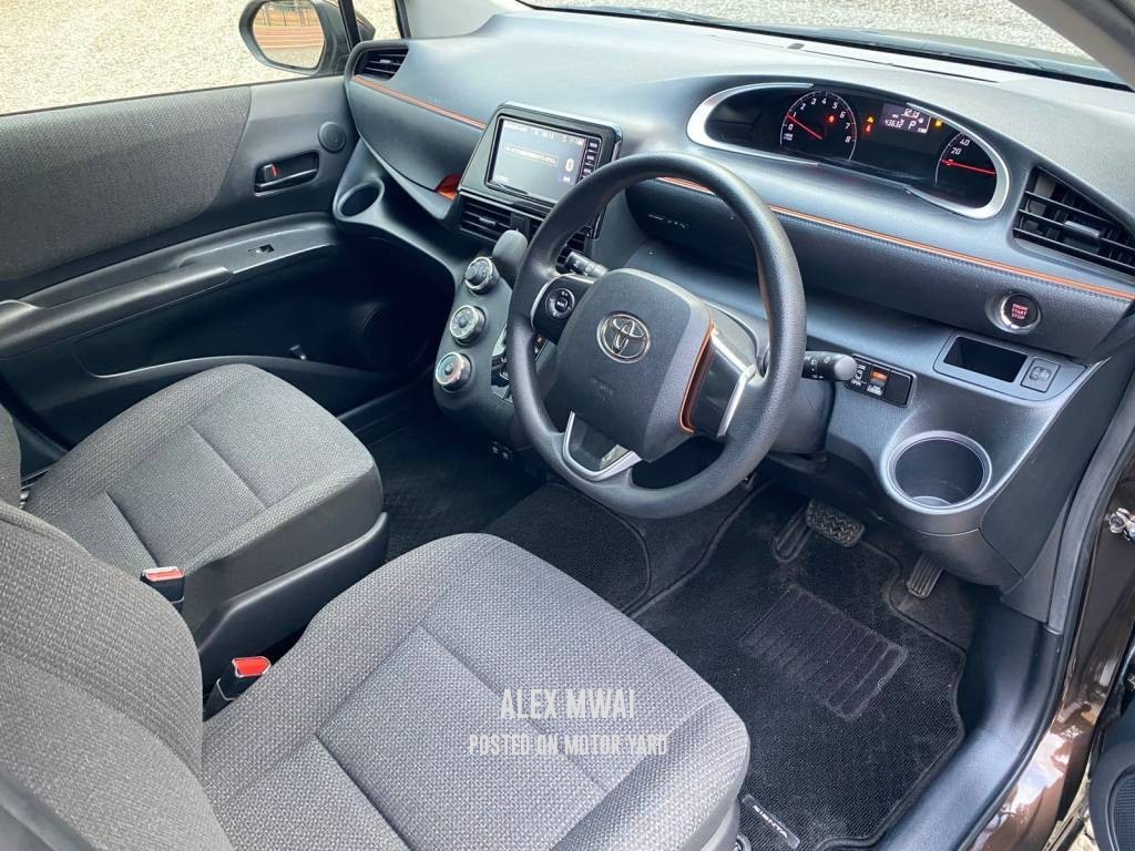 Toyota Sienta 2018 Brown