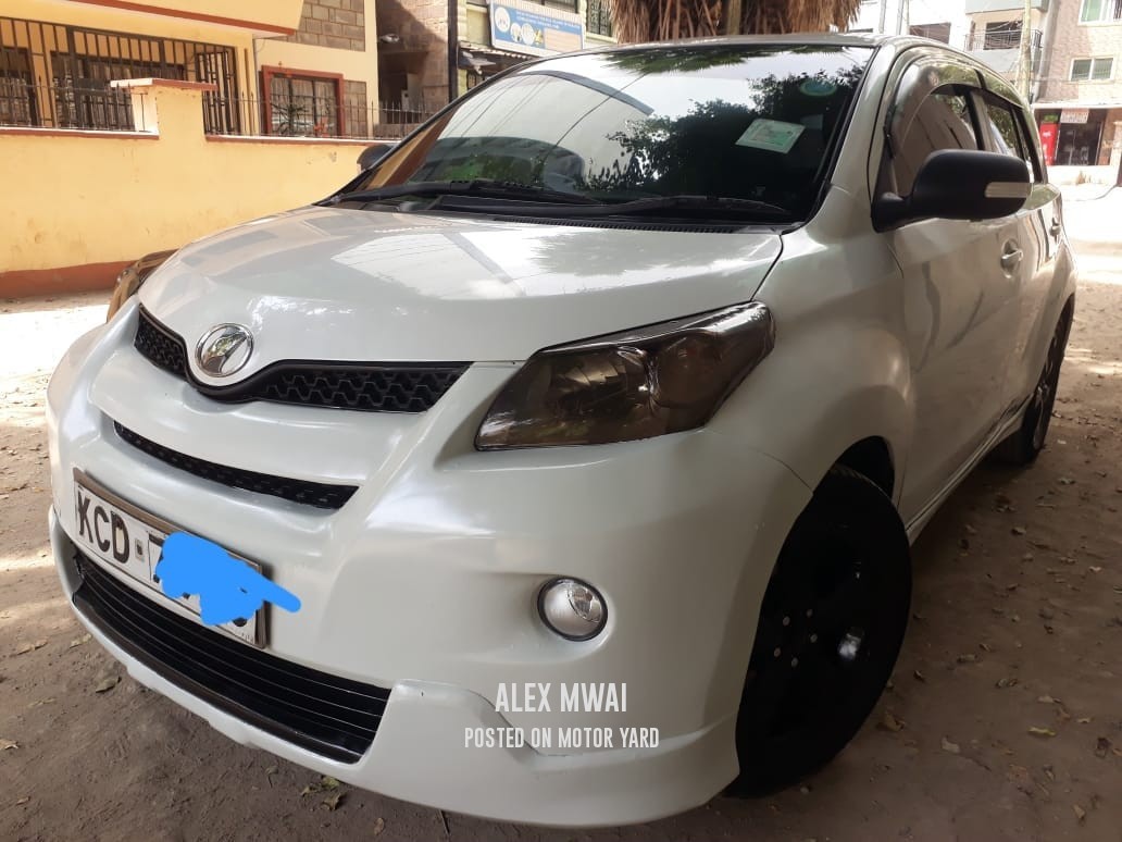 Toyota IST 2008 White