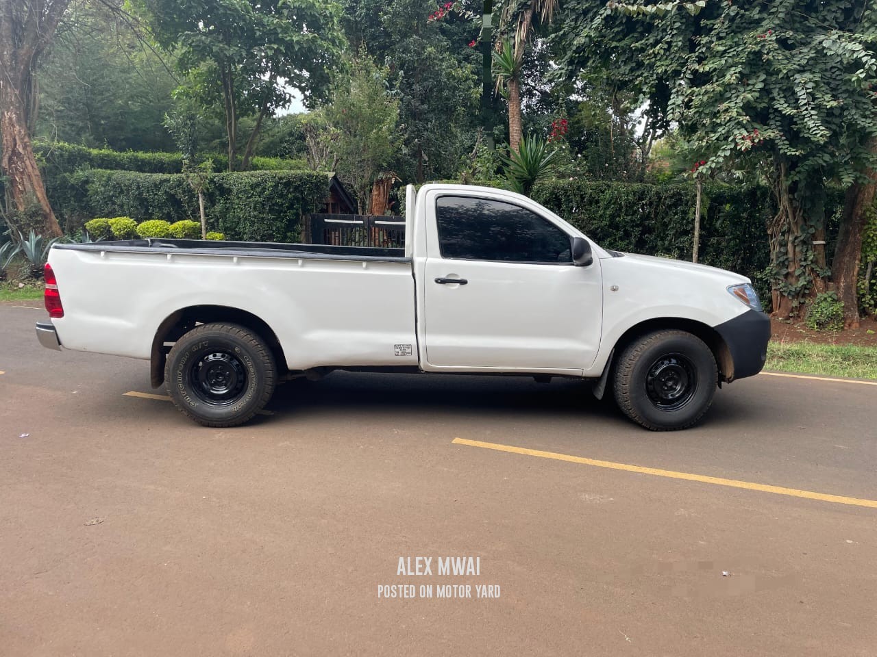 Toyota Hilux Vigo S/Cab 2011 White