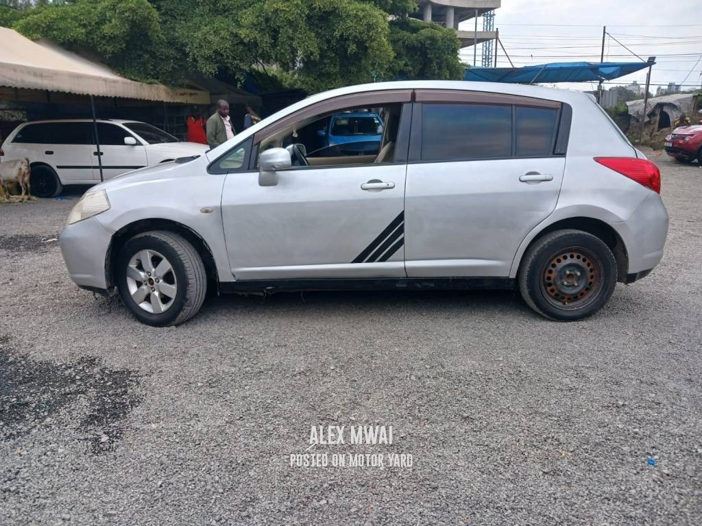 Nissan Tiida 2011 Grey