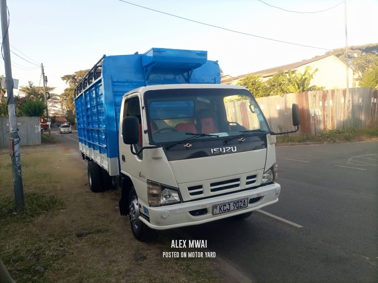 Isuzu NPR 2015 Blue