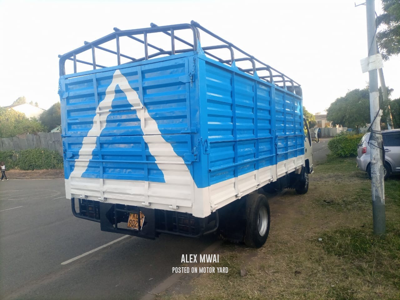 Isuzu NPR 2015 Blue
