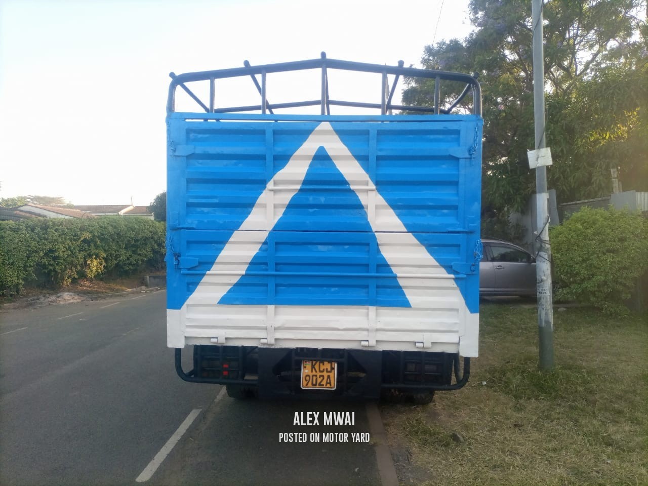 Isuzu NPR 2015 Blue