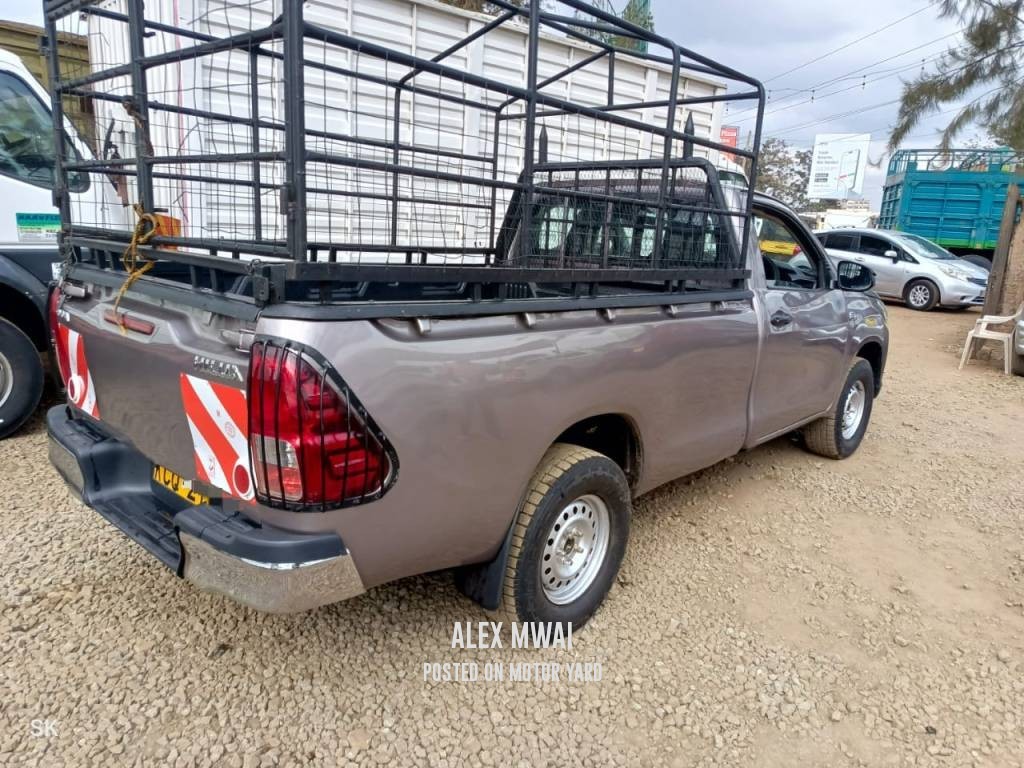 Toyota Hilux 2017 Grey