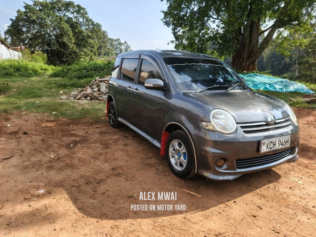 Toyota Sienta 2014 Grey