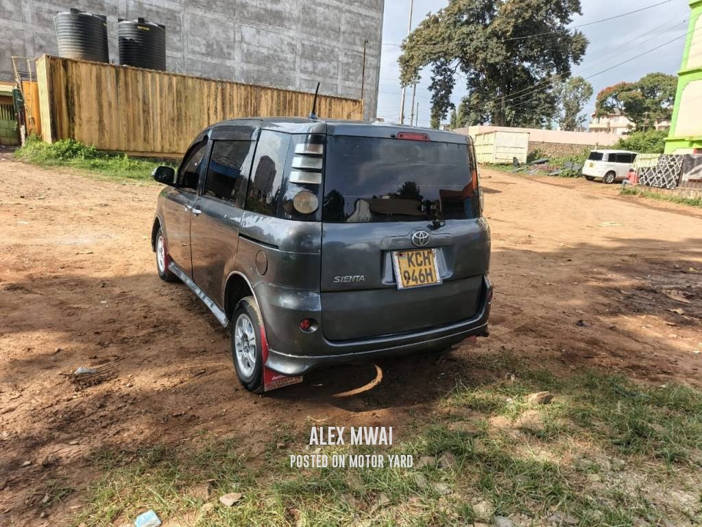 Toyota Sienta 2014 Grey