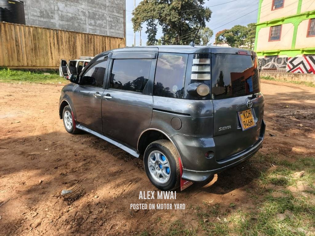Toyota Sienta 2014 Grey
