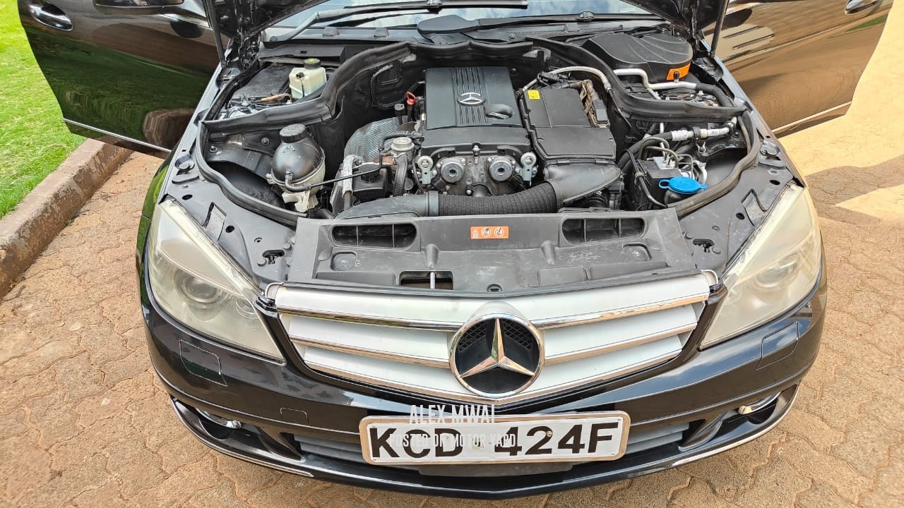 Mercedes-Benz C200 2009 Black