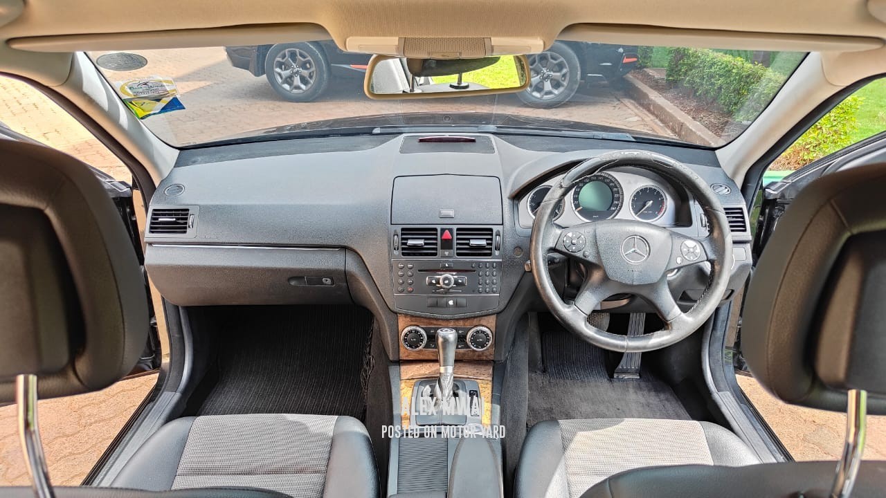 Mercedes-Benz C200 2009 Black