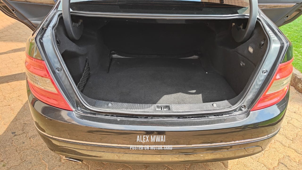 Mercedes-Benz C200 2009 Black