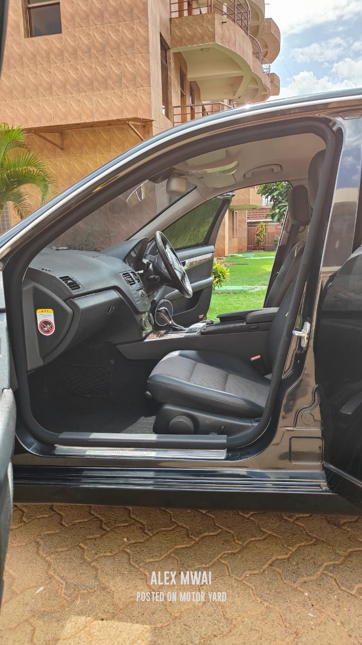 Mercedes-Benz C200 2009 Black