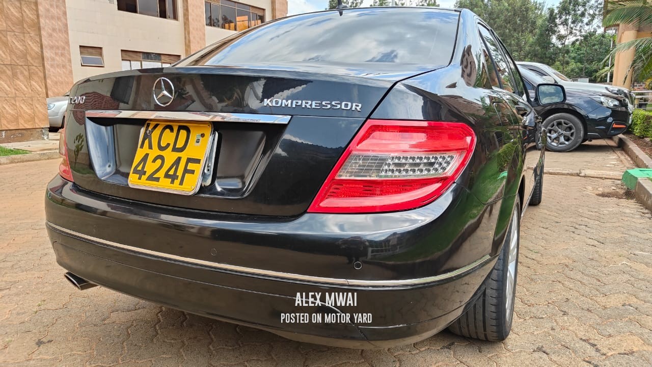 Mercedes-Benz C200 2009 Black