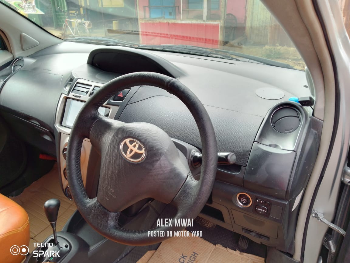 Toyota Vitz 2008 Silver