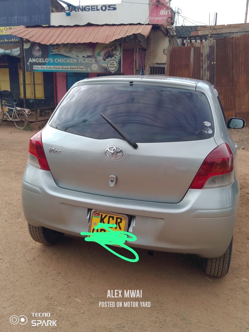 Toyota Vitz 2008 Silver