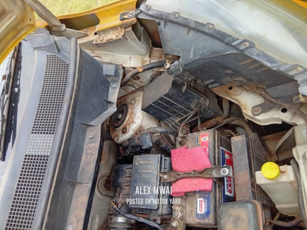 Nissan NV200 2016 Yellow