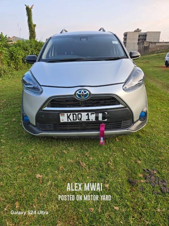 Toyota Sienta 2016 Silver