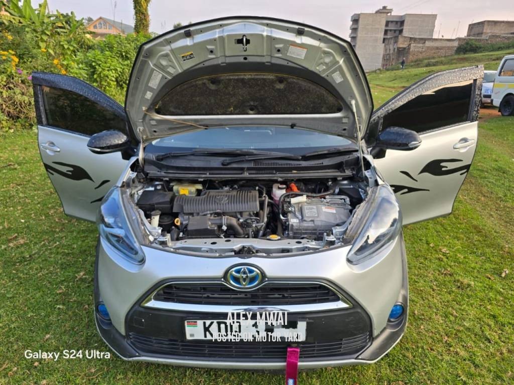Toyota Sienta 2016 Silver