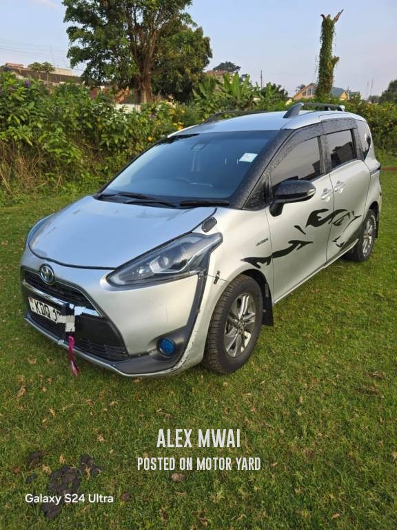 Toyota Sienta 2016 Silver