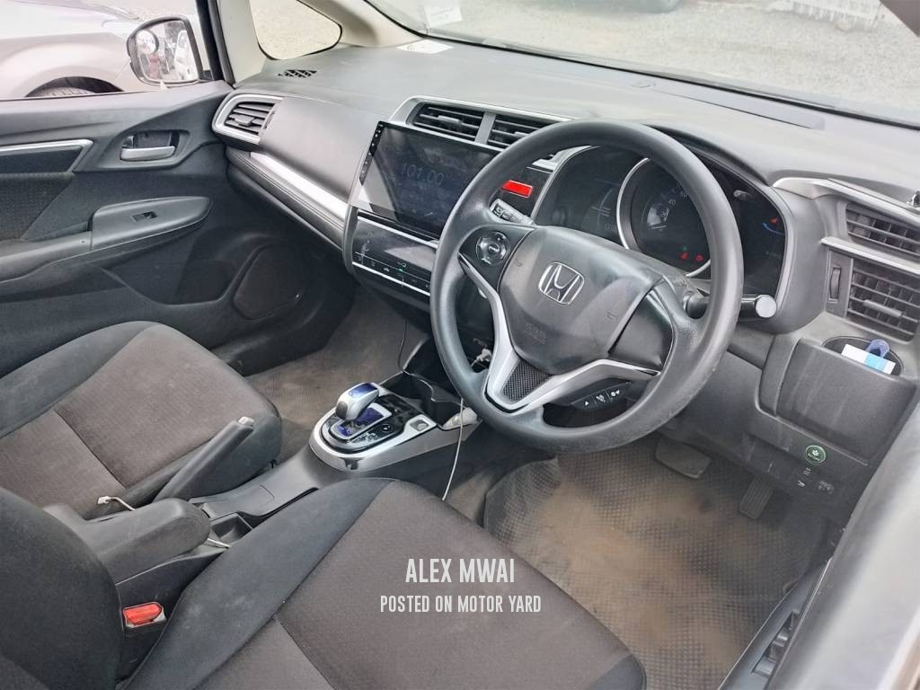 Honda Fit Hybrid 2015 White