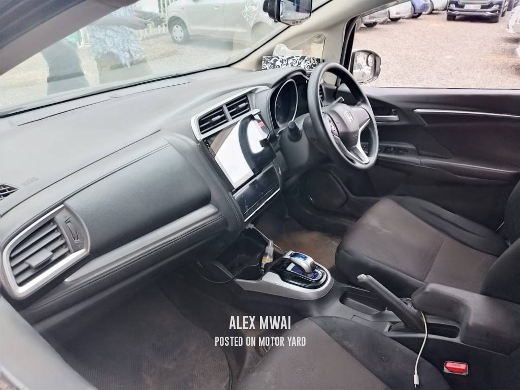 Honda Fit Hybrid 2015 White