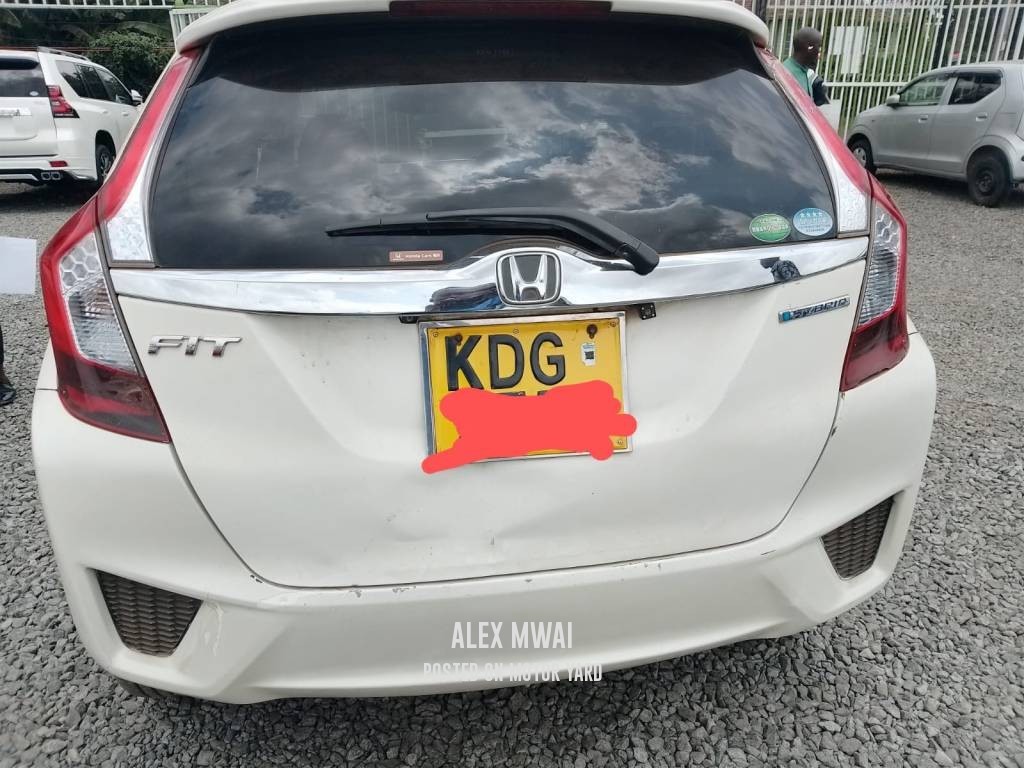 Honda Fit Hybrid 2015 White