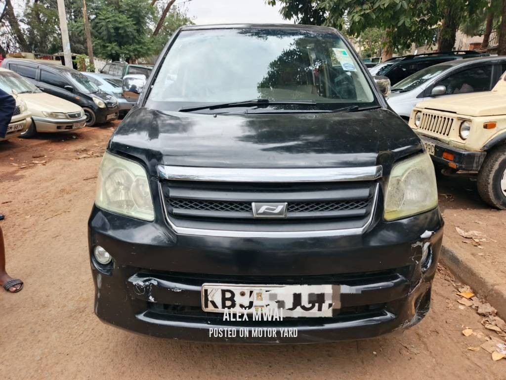 Toyota Noah 2011 Black