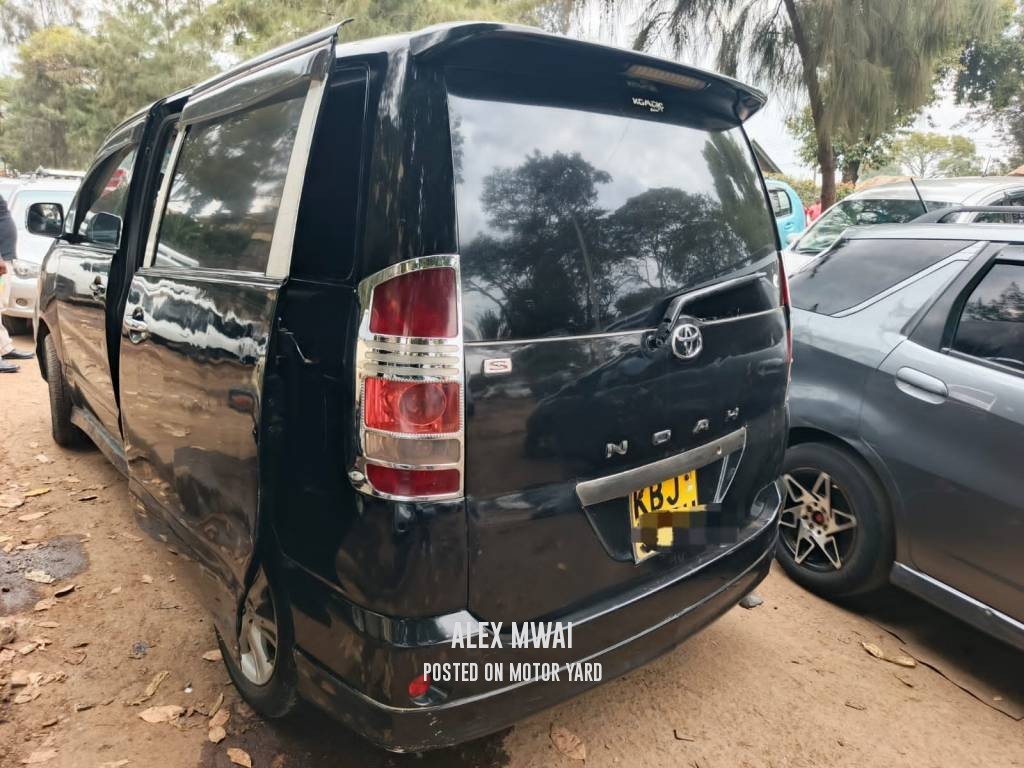 Toyota Noah 2011 Black