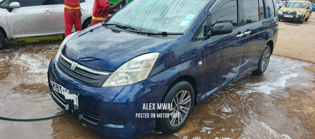 Toyota ISIS 2008 Blue