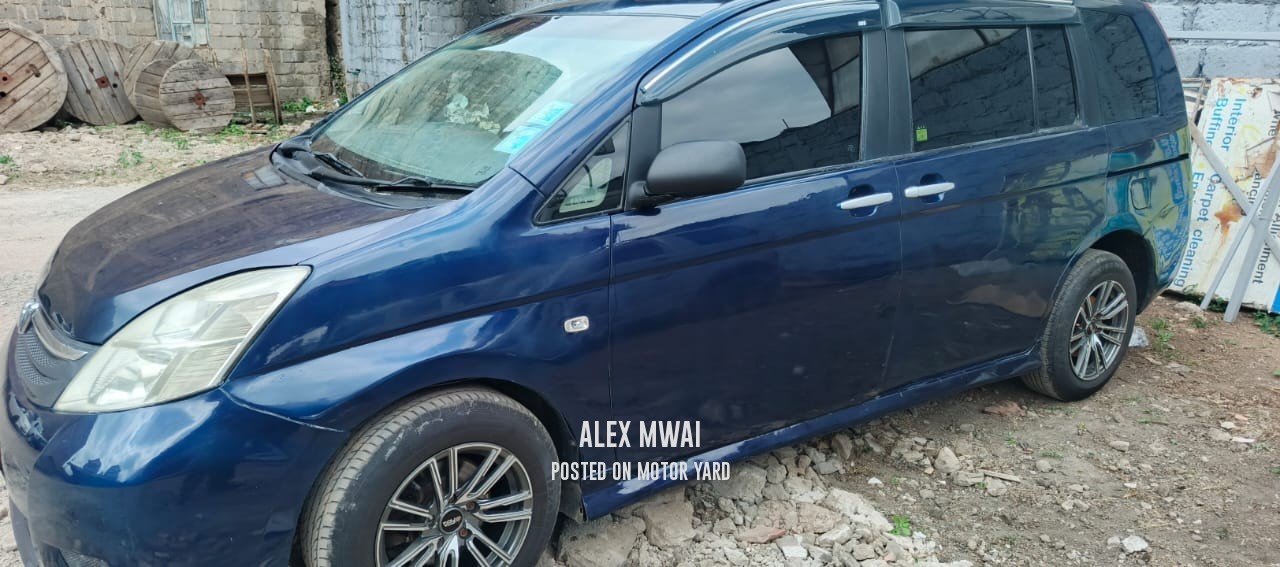 Toyota ISIS 2008 Blue