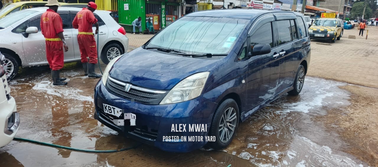 Toyota ISIS 2008 Blue