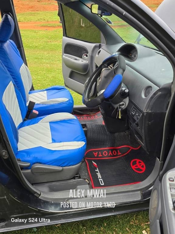 Toyota Sienta 2011 Maroon