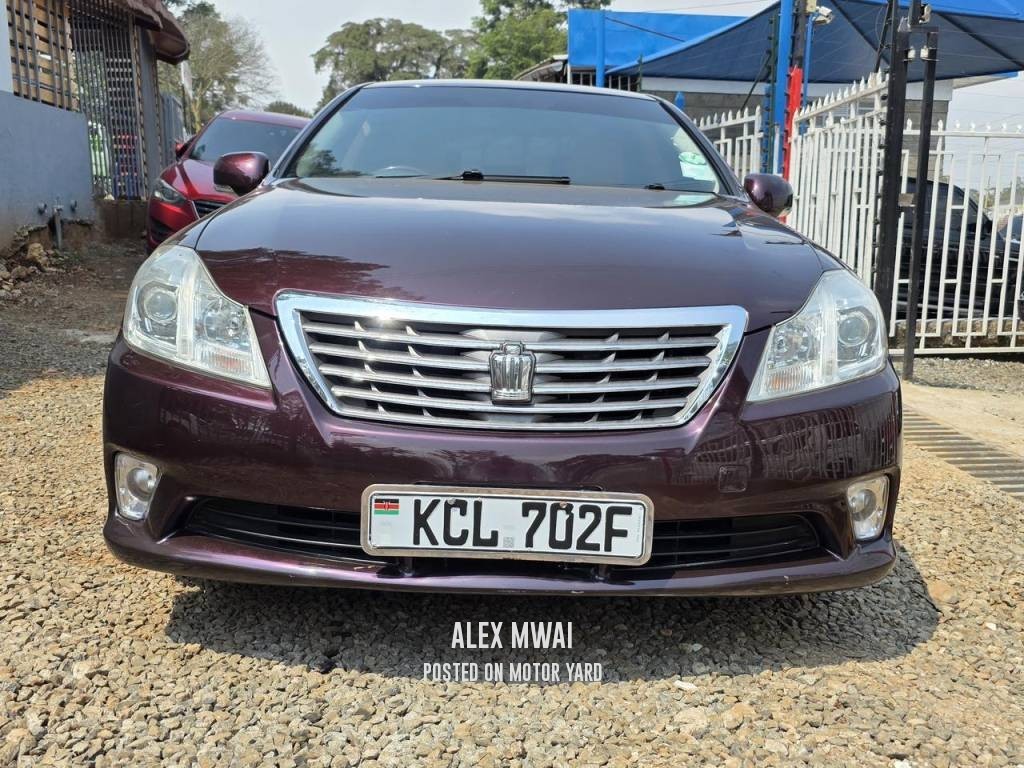 Toyota Crown 2010 Maroon