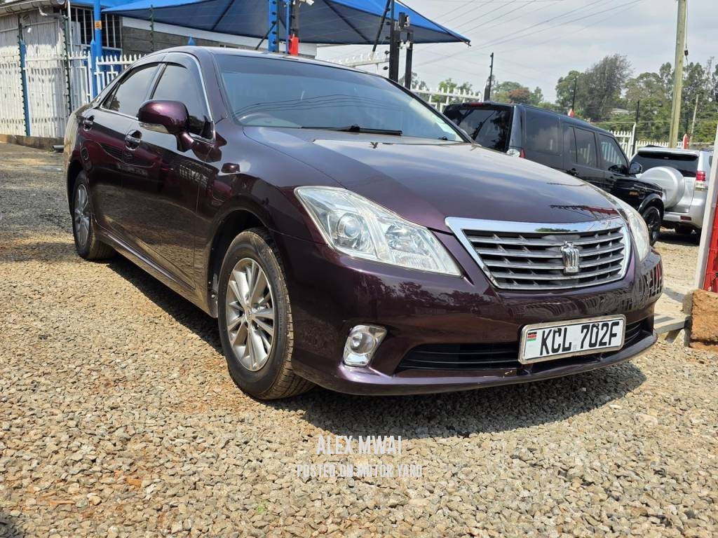 Toyota Crown 2010 Maroon