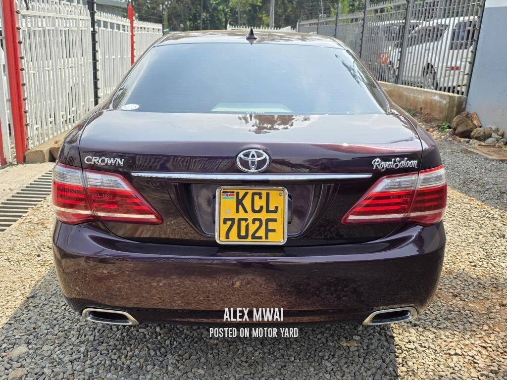 Toyota Crown 2010 Maroon