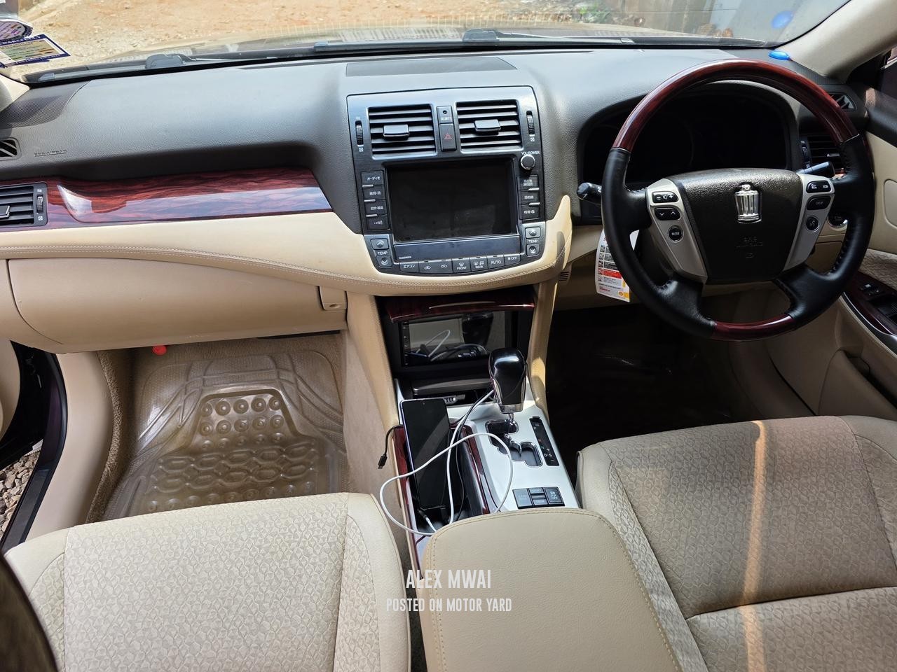 Toyota Crown 2010 Maroon