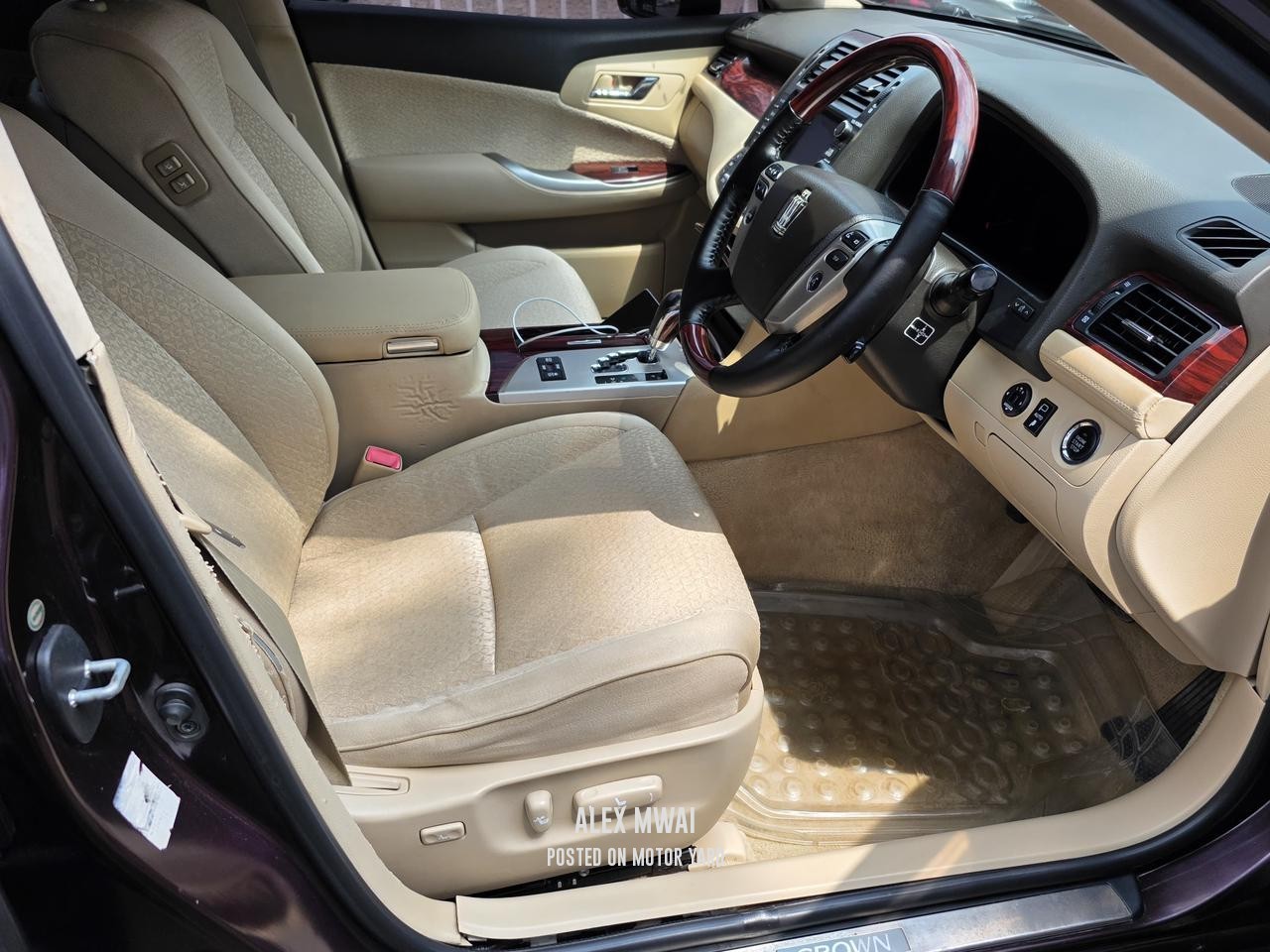 Toyota Crown 2010 Maroon