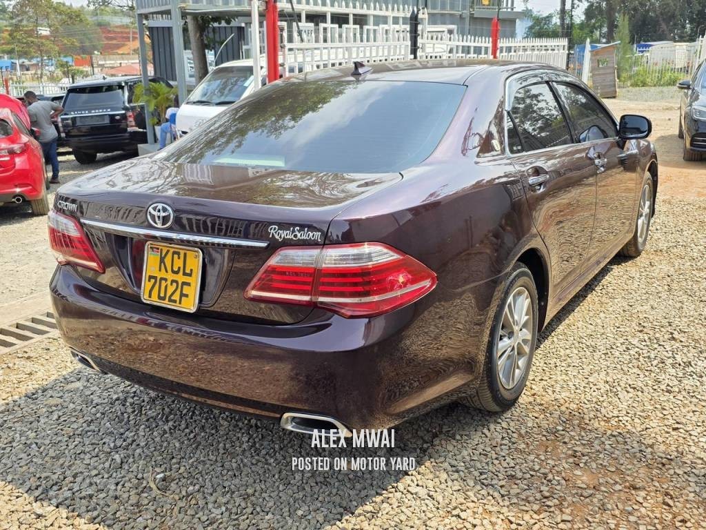 Toyota Crown 2010 Maroon