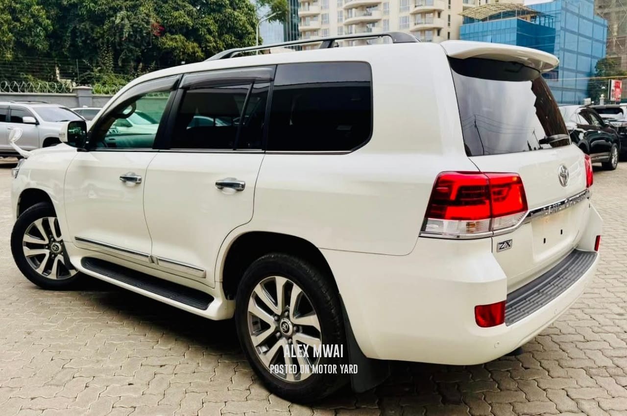 Toyota Land Cruiser Prado VXL 2018 White