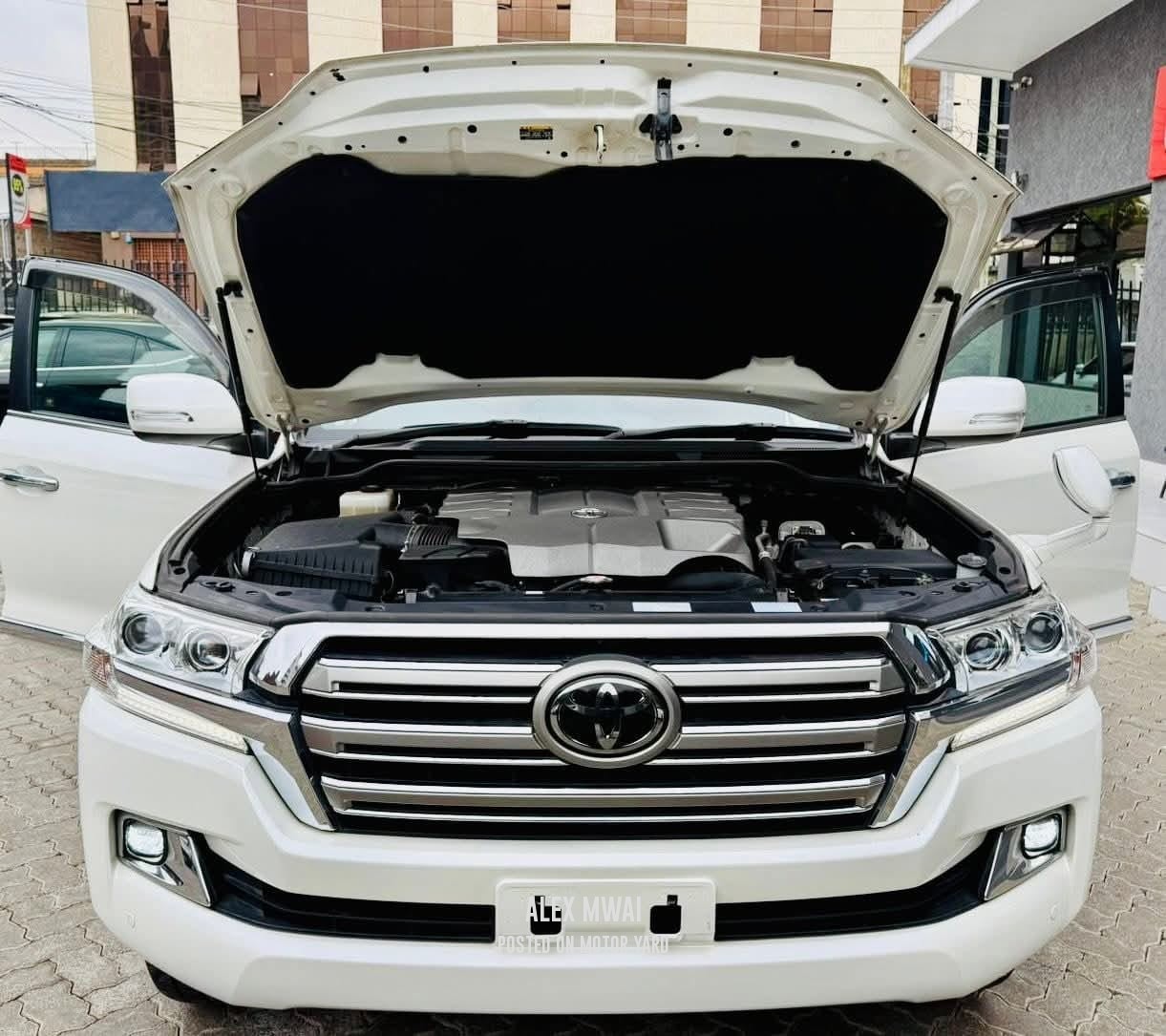 Toyota Land Cruiser Prado VXL 2018 White