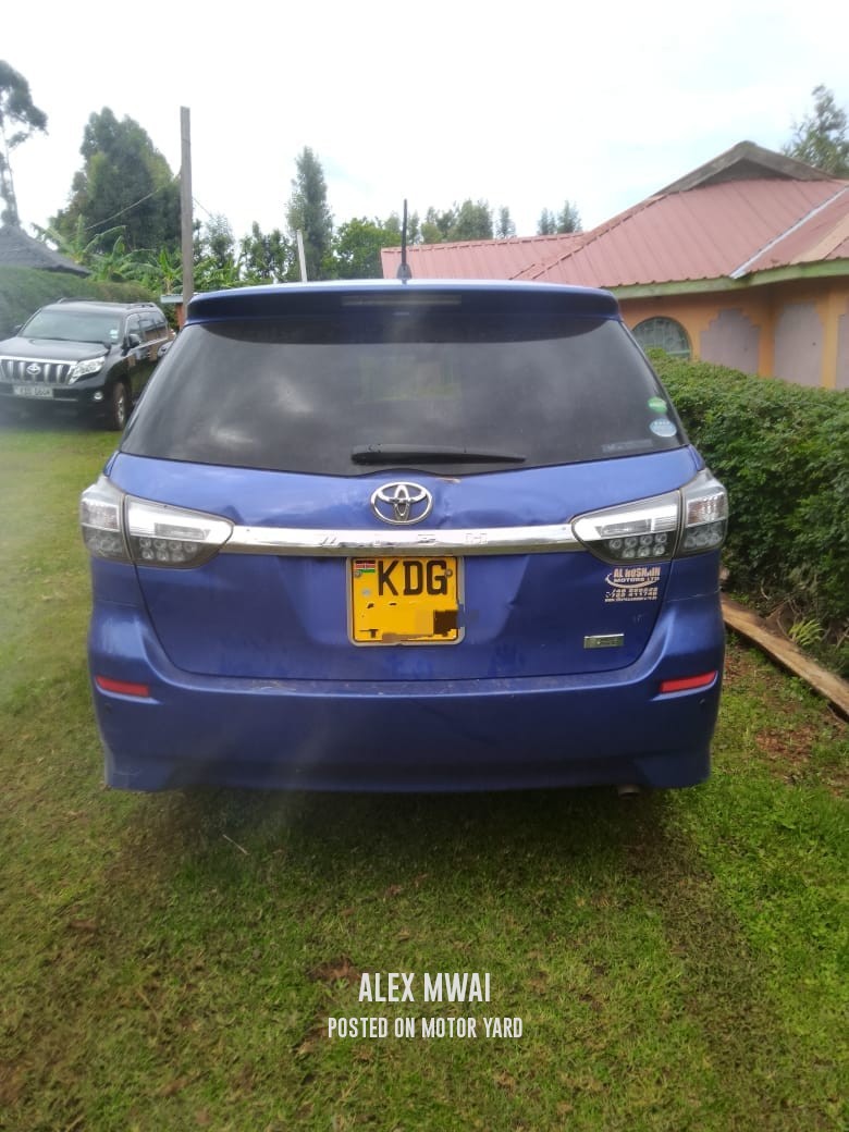 Toyota Wish 2006 Blue