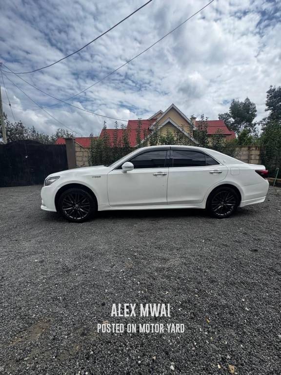Toyota Crown 2015 White