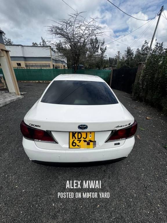 Toyota Crown 2015 White