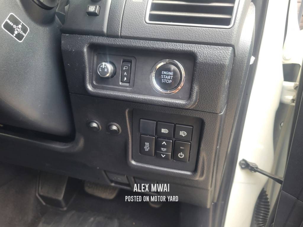 Toyota Land Cruiser Prado TZG 2018 White