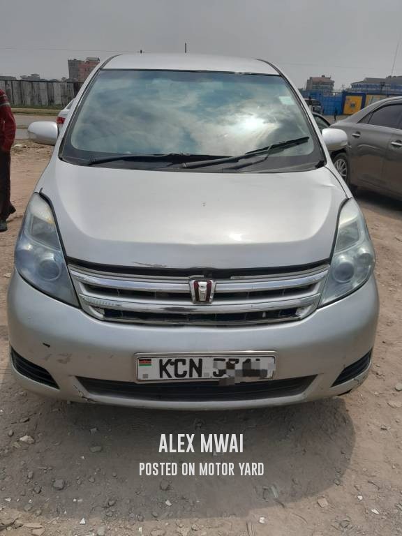 Toyota ISIS 2010 Silver