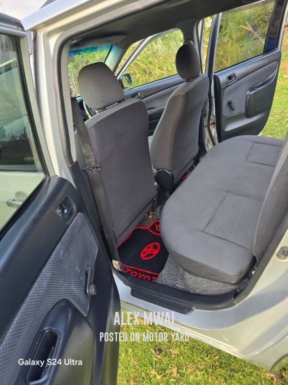 Toyota Succeed 2016 Silver