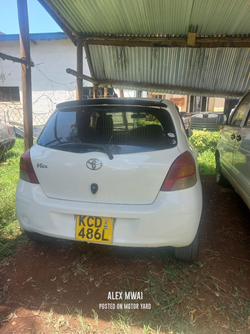 Toyota Vitz 2013 White