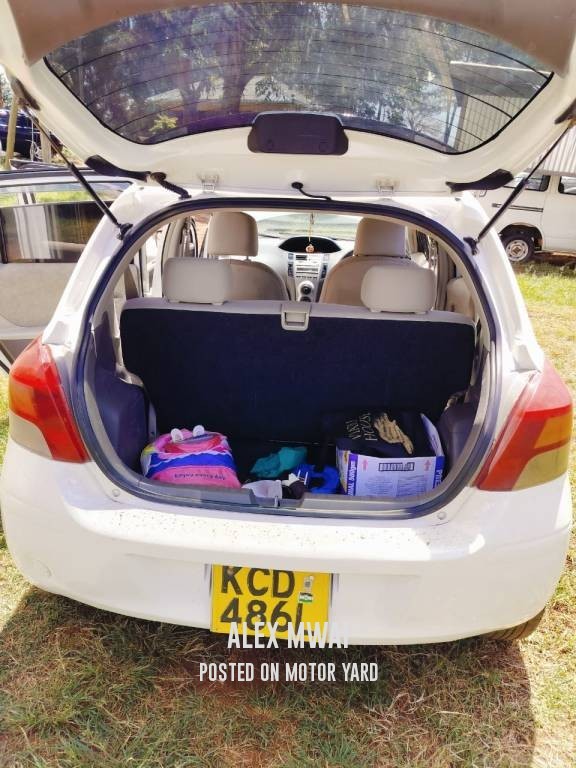 Toyota Vitz 2013 White