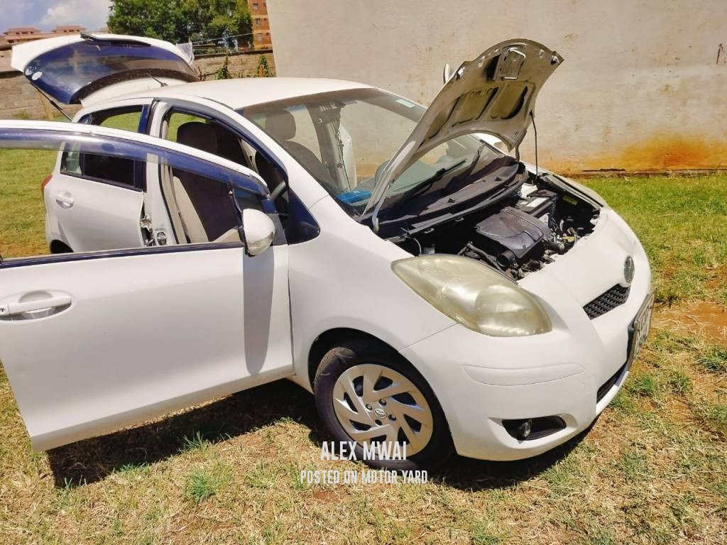 Toyota Vitz 2013 White