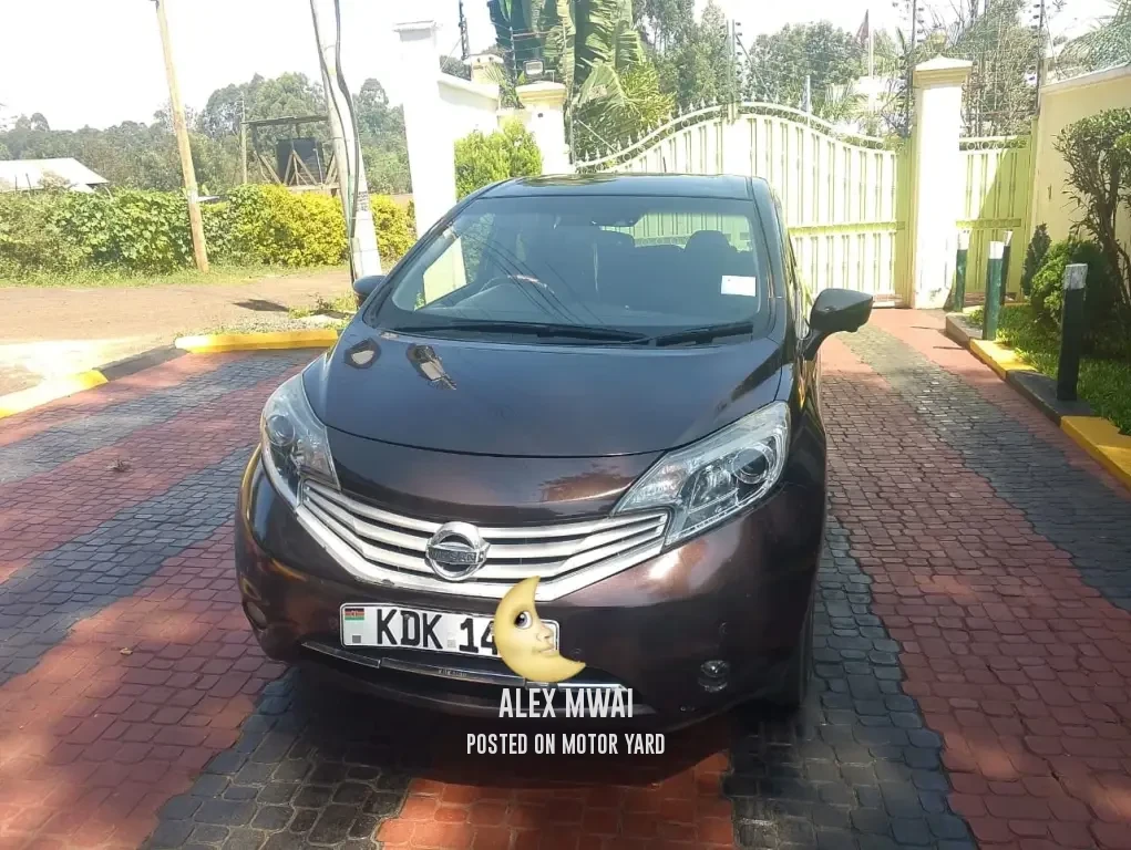 Nissan Note 2015 Maroon